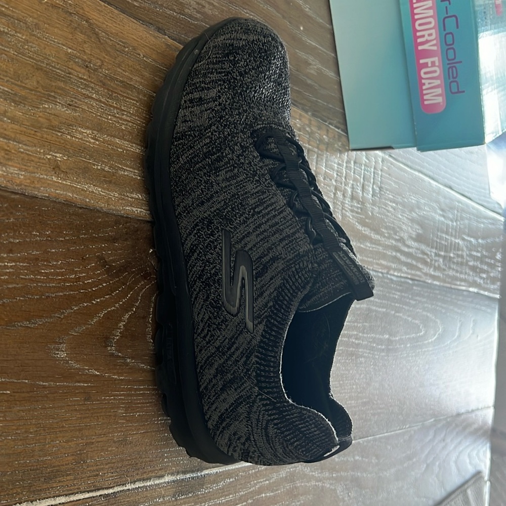 Sketcher, stretch fit sneaker in black